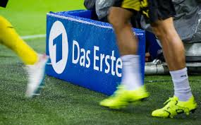 Tv moderatorin stephanie müller spirra (35) zu bild: Sportschau Stephanie Baczyk Erste Frau Im Kommentatoren Team Der Sportschau