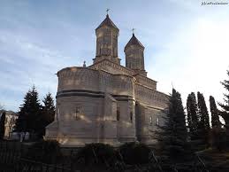 Edificiul a fost ridicat intre anii 1637 si 1639. Manastirea Sfintii Trei Ierarhi Iasi Conceputa Ca Un Ansamblu Manastiresc Traditional Manastirea Sfintii Trei Ierarhi Vasile Cel Mare Iasi Romanian Romania