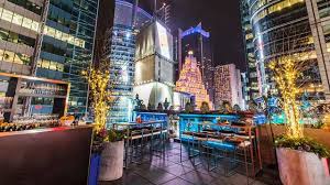 To see the manhattan skyline from atop a roof with a cocktail in hand is an nyc experience that should not be missed. 45 Best Rooftop Bars In Nyc New York City 2020 Update