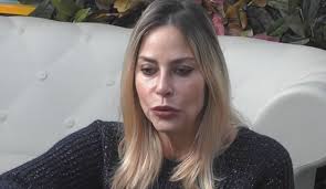 Stefania orlando e andrea roncato si sposarono nell'ormai lontano 1997, circondati dai loro affetti e dagli amici più cari, dopo una lunga frequentazione, per poi divorziare soltanto due anni dopo. Stefania Orlando Una Vecchia Intervista Smentisce Le Parole Di Roncato Matrimonio Finito Per Tradimenti E Droga Biccy It