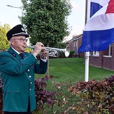 Ben ik nou gek, of word dodenherdenking tegenwoordig een beetje afgeraffeld? Harmonie St Rosa The Last Post 4mei Dodenherdenking Harmonie Strosa Sibbe Halfstok Nederlandsevlag Trompet Rene 19 58 2minutenstilte Facebook