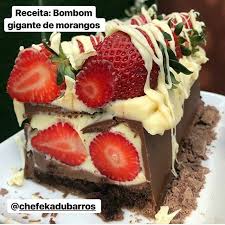 Calda De Chocolate Derretido Com Creme De Leite Pin De Hatice Uzumcuoglu Em Hot Schmaltz Receitas Casca De Chocolate Bombom Gigante