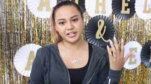 Hampir setiap tampil di hadapan publik, ia selalu memakai makeup. Biasa Gunakan Riasan Tebal Begini Penampilan Aurel Hermansyah Tanpa Make Up Bangka Pos