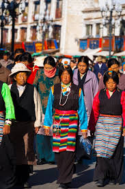 Traditional Tibetan Women Clothes ...