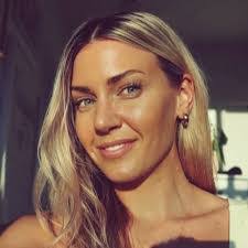 Alicia Sager's Instagram, Twitter & Facebook