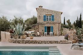 Une Magnifique Maison A Majorque Lili In Wonderland En 2020 Maison De Campagne Francaise Majorque Maison En Pierre