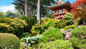 Asiatische Parkgestaltung Mit Vielen Strauchern Baumen Inspiration Grosses Asiatisches Haus In 2020 Garten Garten Ideen Asiatisches Haus