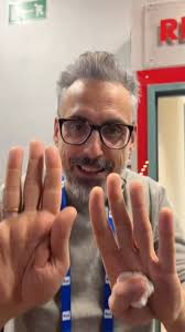 Grazie @brunorisas, noi tifiamo per te e stavolta senza mettere le mani  avanti. , 🫶🏻, #Sanremo2025, #BrunoriSas, #LeManiAvanti