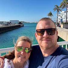 Do most people carry food for the entire Foothills Trail or resupply  somewhere?