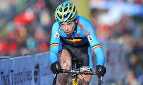 Le dernier cyclo cross qui a eu lieu à bogense a été remporté par mathieu van der poel (corendon) en solitaire et chez les dames c'est sanne cant ( champion du monde) qui a été victorieuse. Live Video Championnats Du Monde De Cyclo Cross 2021 En Direct Streaming Videos De Cyclisme