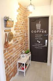 Untersetzer aus holz kaffee cappuccino latte espresso einzeln oder im set. Decoration Couloir Long Et Etroit Mur En Briques Rouges Sol En Parquet Gris Finition Lisse Porte En Marron Ave Zuhause Dekoration Haus Interieurs Flur Dekor