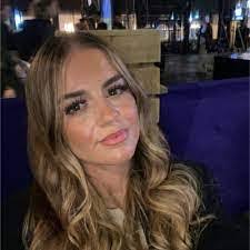 Annalee Pearson's Instagram, Twitter & Facebook