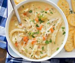 Soupe De Poulet Et Nouille Cremeuse Soupe Pour Votre Diner Ce Soir Recette En 2020 Soupe Poulet Soupe Poulet Et Nouilles Cuisine Savoureuse