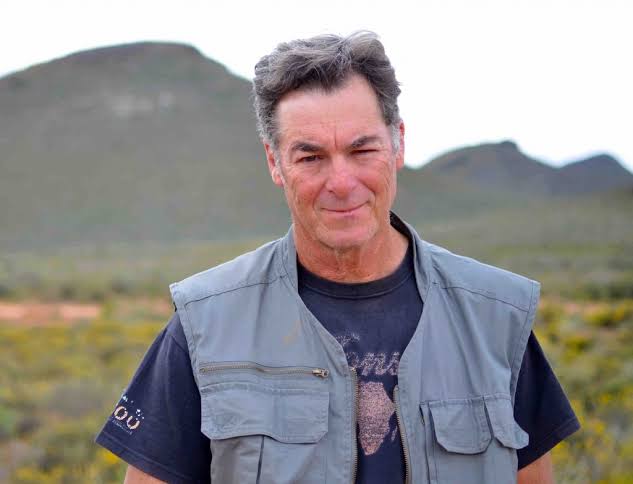 The great Karoo stand-off - Oxpeckers