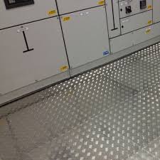 Chequer Plate Flooring Aluminium Checker Plate Flooring Is Made Of A Light Weight Metal Sheet With A Regular Pattern Flooring Flooring Trends Types Of Flooring