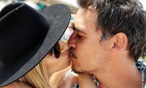 „ea va canta in bucuresti si in. Lidia Buble È™i RÄƒzvan Simion S Au DespÄƒrÈ›it Mesajul Care A Dat O De Gol Pe Artista Fanii Au ReacÈ›ionat Imediat Capital