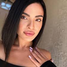 Kimberly Muniz's Instagram, Twitter & Facebook