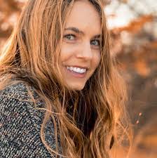 Gwen Dillihunt's Instagram, Twitter & Facebook