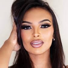 Olivia Biddle's Instagram, Twitter & Facebook