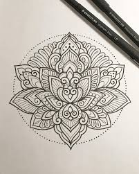 Dessin Mandala A Reproduire Montrez Moi Vos Representations Dans Les Commentaires Simple Mandala Tattoo Tattoo Design Drawings Mandala Tattoo Design