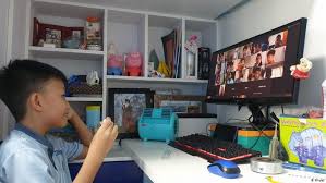 Hihi, saya pun pasti akan stres, apalagi saya yang background pendidikan sosial, duh matematika itu momok banget. Kelas Online Di Tengah Pandemi Corona Harusnya Memerdekakan Proses Belajar