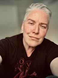 Transmasc joy post (because we need some joy right now): I had my eyebrows  microbladed today! They're angry swollen caterpillars right now but in a  few days they'll just be BIG THICK