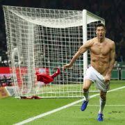 Der stürmer fällt mit einer bänderdehnung im knie mehrere wochen aus und verpasst das spitzenspiel gegen rb leipzig und. Robert Lewandowski Aktuelle News Infos Bilder News De