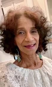 Mary Calais's Instagram, Twitter & Facebook