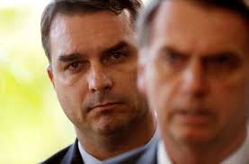 O quanto Flávio Bolsonaro depende do pai em sua campanha
