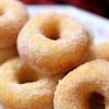 Kali ini penulis beri tahu resep donat dengan bahan dasar tepung karena bikin donat kentang dan ubi, tuh, lebih ribet. 1