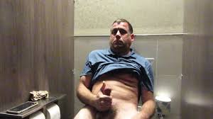 Masturbazione in bagno pubblico a bordo di Symphony of the Seas