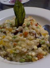 3.0% 89.2% 7.9% total fat total carbohydrate protein 640 cal * the % daily value (dv) tells you how much a nutrient in a serving of food contributes to a daily diet. Calories In Risotto