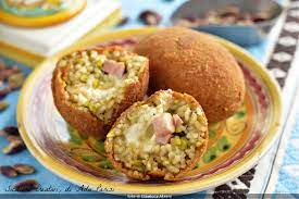Gli arancini di spaghetti si presentano come una gustosa e stuzzicante alternativa creativa ai tradizionali arancini di riso. Arancini Di Riso Al Pistacchio Siciliani Creativi In Cucina