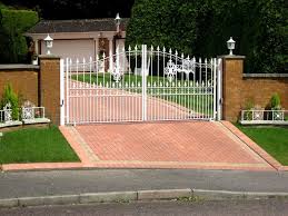 This means the average driveway gate price is £1,350. Driveway Gate Prices Driveway Gate Installation Cost
