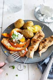 Gebackener Knusper Kurbis Mit Backkartoffelchen Und Putenspiessen In 2020 Gebackene Kartoffeln Putenspiesse Kurbis