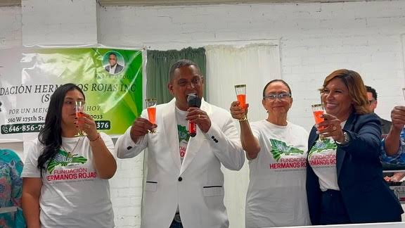 Hoy brindamos por todo lo que Dios pone en las manos de esta fundación para continuar apoyando a las comunidades vulnerables de nuestra República Dominicana 🇩🇴 Con más de dos décadas de