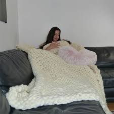 Fabriquées à partir de laine épaisse de couleur olive dimensions approximative 220. Couverture Grosse Maille Tricocooning Tricocooning