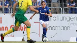 Daha sonra hjk helsinki'ye transfer olarak ülkesine dönen pukki, 2011 yılında 1 milyon 500 bin euro karşılığında almanya'nın schalke 04 kulübüne transfer oldu. S04 Lose Narrowly To Norwich City Fussball Schalke 04