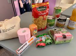 Oui envoyer un colis en europe depuis le vietnam c'est possible et ce n'est pas très compliqué ! Plus De 100 Colis Alimentaires Distribues Aux Etudiants