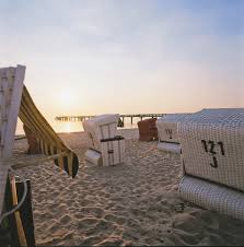 There is a seating area, a dining area and a kitchen equipped with a dishwasher. Strand Ostseebad Boltenhagen Badeurlaub Wassertemperatur