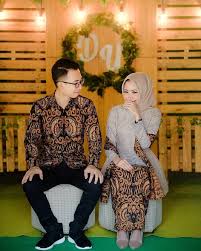 Jadi apa yang anda tunggu lagi?. 45 Model Batik Couple Modern Modis Kombinasi 2020