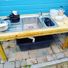 Ermöglicht den anschluss eines gartenschlauchs am wasserhahn. Matschkuche Aus Altholz Bzw Holzresten Mit Edelstahlspule Mit Voll Funktionsfahigen Wasserhahn 1 2 Zoll Gardena Anschluss Sowi Wood Home Decor Bath Caddy