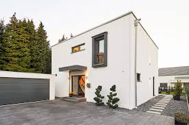 Die gestaltungsvielfalt reicht dabei bis zur nutzung der garage oder des carports als dachterrasse. Flachdachhaus San Pedro Markanter Kubus Weiss Verputzt Gussek Haus