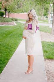 Cara Loren Kleider Babyparty Outfit