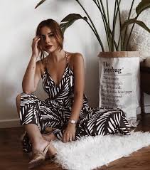 See more ideas about photography, new baby products, baby photos. Pin By Betzaida Pagan On Zdjecia Fashion Blogger Photography Fashion Blogger Poses Blogger Poses Photography