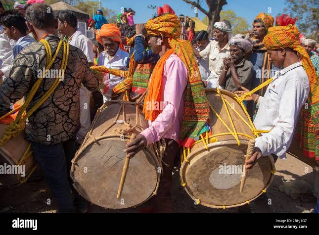 Jhabua / India 8 January 2020 Indian bhil tribal people dancing on drum ( dhol ) beats during Bhagoria Festival at Jhabua districts of Madhya Pradesh Stock Photo - Alamy