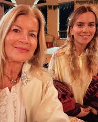 Our day started at 5.30AM with a sacred purification ritual; Yagna guided  by one of the Swami 's here @govardhan_ecovillage in their brand new  Yagna-shala 🔥✨🔥 Directly after the ceremony we were