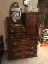 Found On Estatesales Net Pulaski Apothecary Bedroom Set Apothacary Bedding And Bath Pulaski