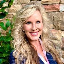 Dawn Skelly's Instagram, Twitter & Facebook