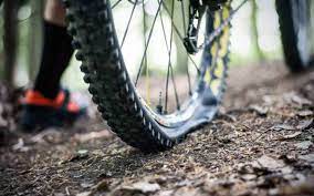 Les pneus tubeless ou tubeless ready sont des solutions qui tendent à devenir des références dans le vtt. Comment Reparer Un Pneu Tubeless De Vtt Objectif Plein Air
